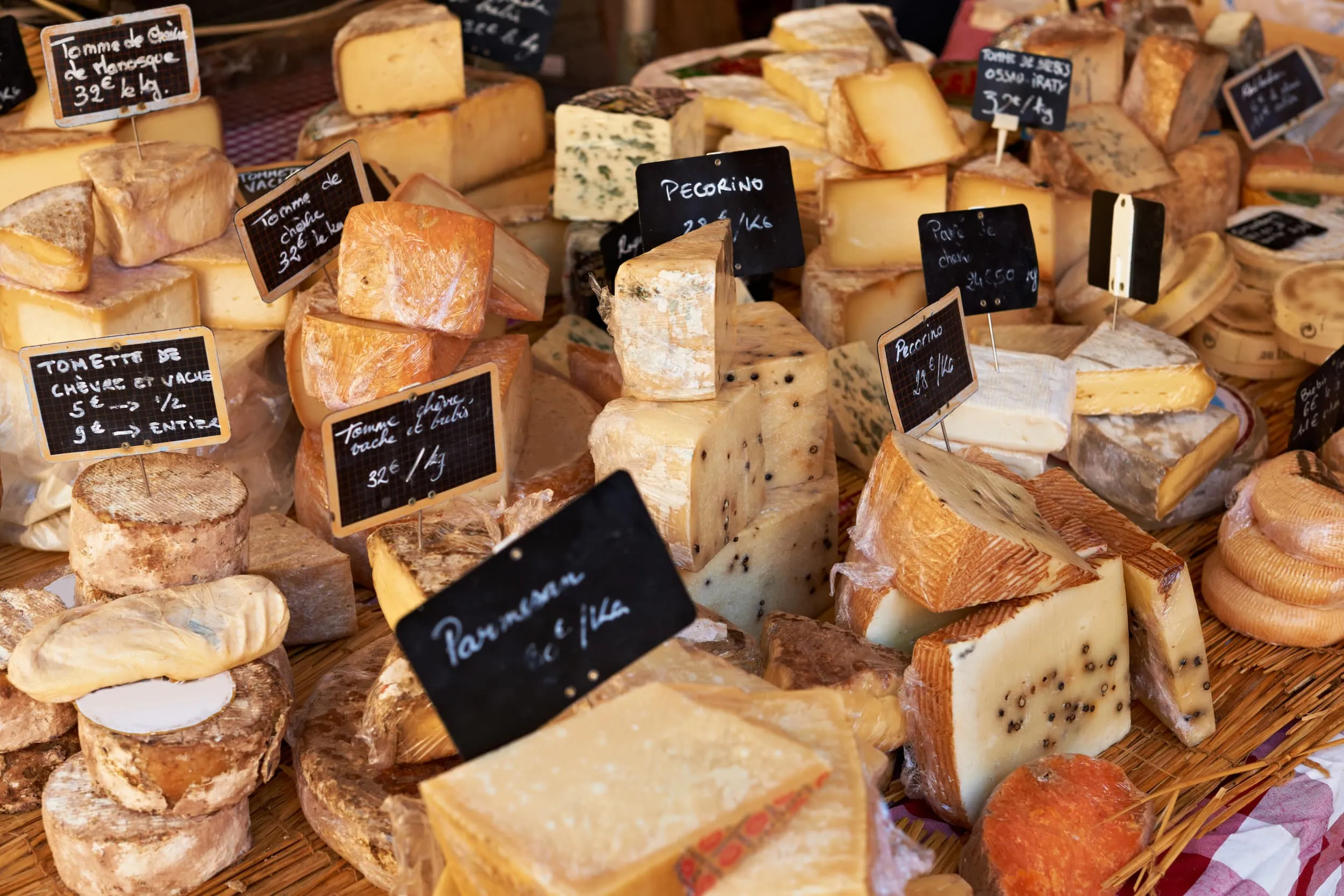 Fromage français au marché provençal